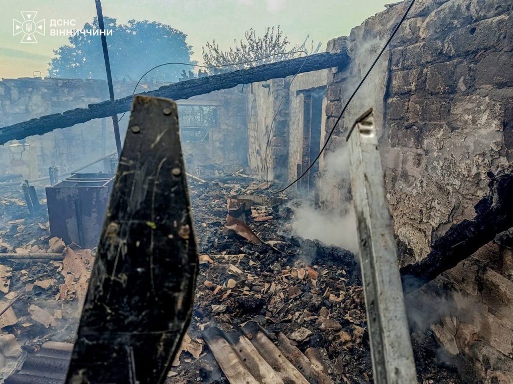 8 пожеж за добу: на Вінниччині горіли магазин, склад, авто та сільський клуб