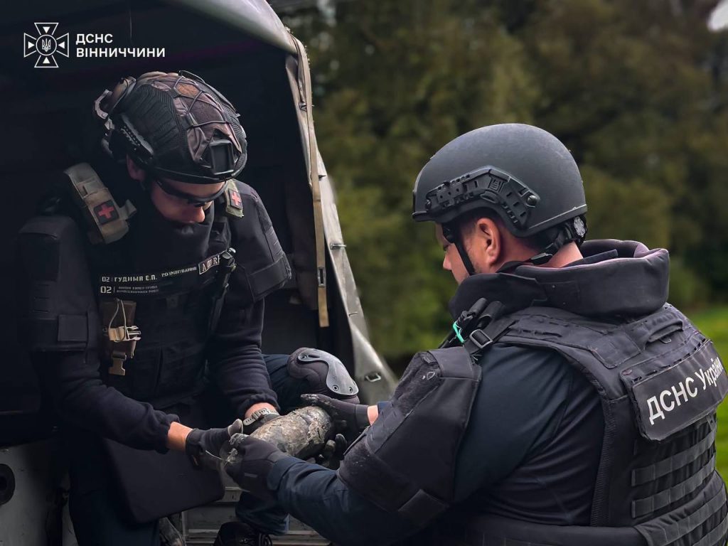 На Вінниччині біля ставка знайшли артилерійський снаряд часів Другої світової війни