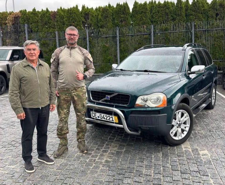 Микола Кучер відвідав вінничан на фронті: військовим передали техніку, авто та кілька тонн продуктів