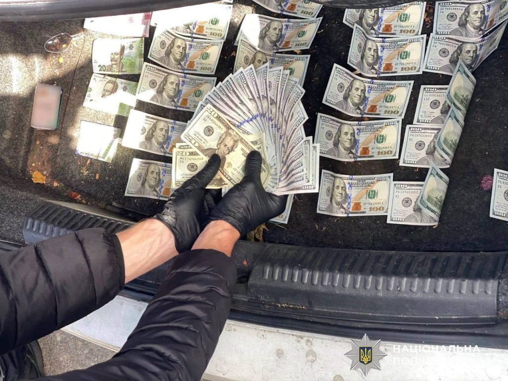 На Вінниччині викрили схему «легалізації» іноземців: брали по 100 тисяч гривень з людини