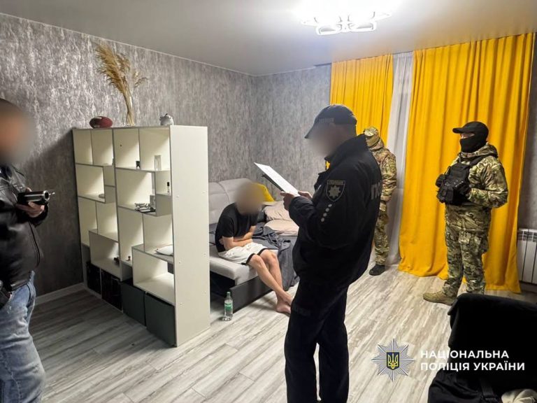 На Вінниччині викрили п’ятьох чоловіків, які через мережу дропів легалізували кошти від шахрайств