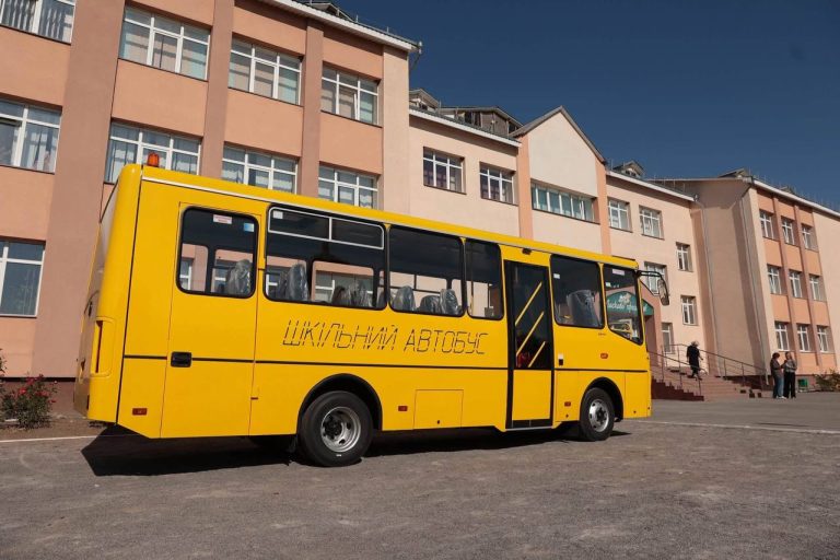 Томашпільський ліцей отримав новий шкільний автобус для підвезення учнів