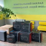 Вінницький ліцей №35 передав бригаді «Червона Калина» генератори та зарядні станції