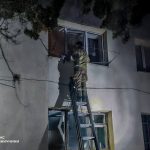 У Ладижині дитина залишилася сама у зачиненій квартирі: рятувальники потрапили всередину через вікно
