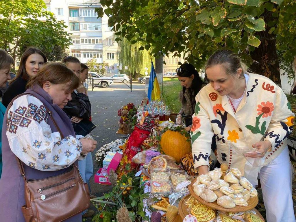 У Вінницькому ліцеї №4 зібрали допомогу для семи підрозділів, де служать батьки учнів