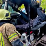На Вінниччині вантажівка врізалася в дерево: 24-річного водія затиснуло в кабіні