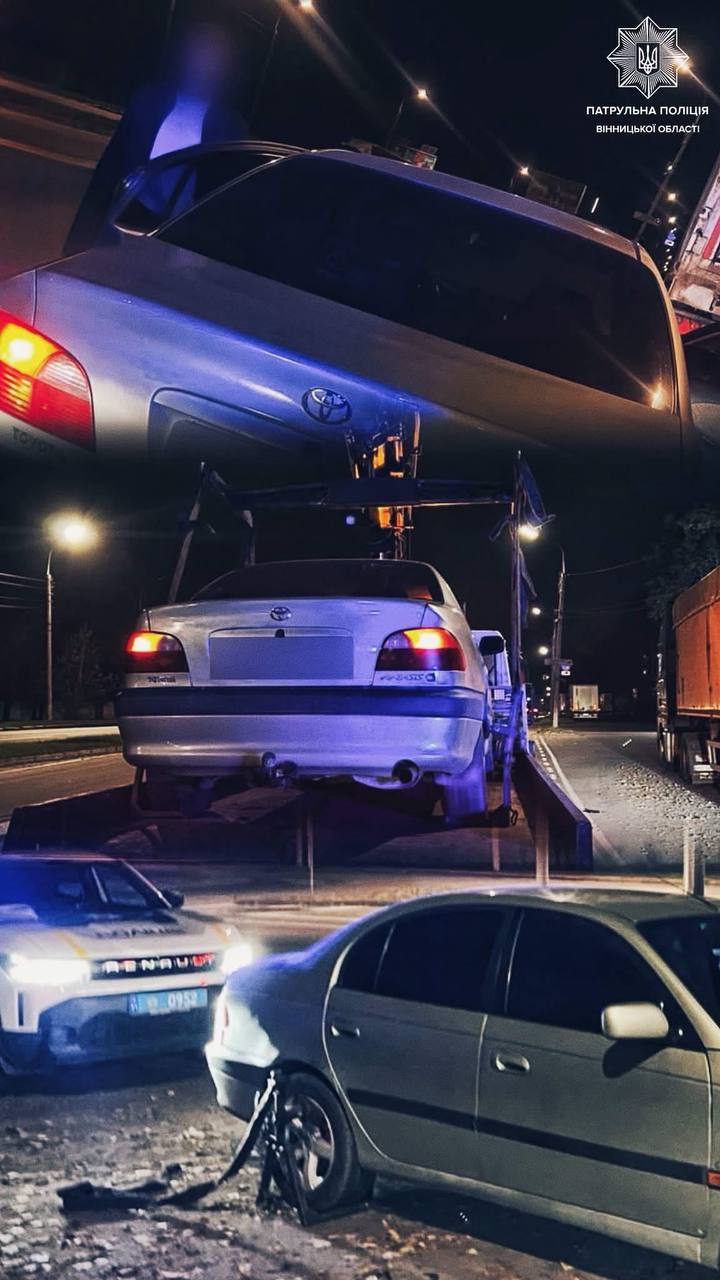 У Вінниці водій Toyota вживав алкоголь перед патрульними: автомобіль евакуювали