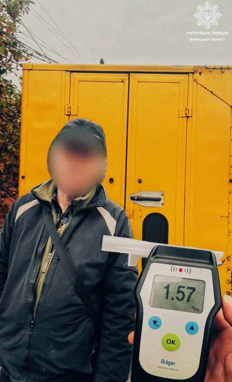 На вулиці Данила Галицького у Вінниці зупинили нетверезого водія Mercedes