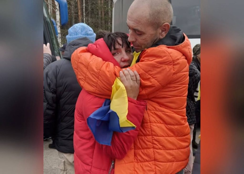 Жителі окупованих Олешок перетнули кордон після гуманітарної місії з евакуації